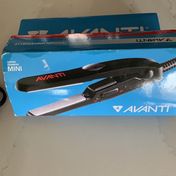 Avanti professional mini ceramic flat iron - Picture 2 of 3